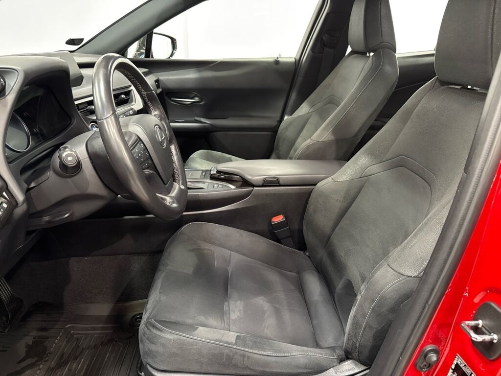 Lexus UX 2020 Punainen