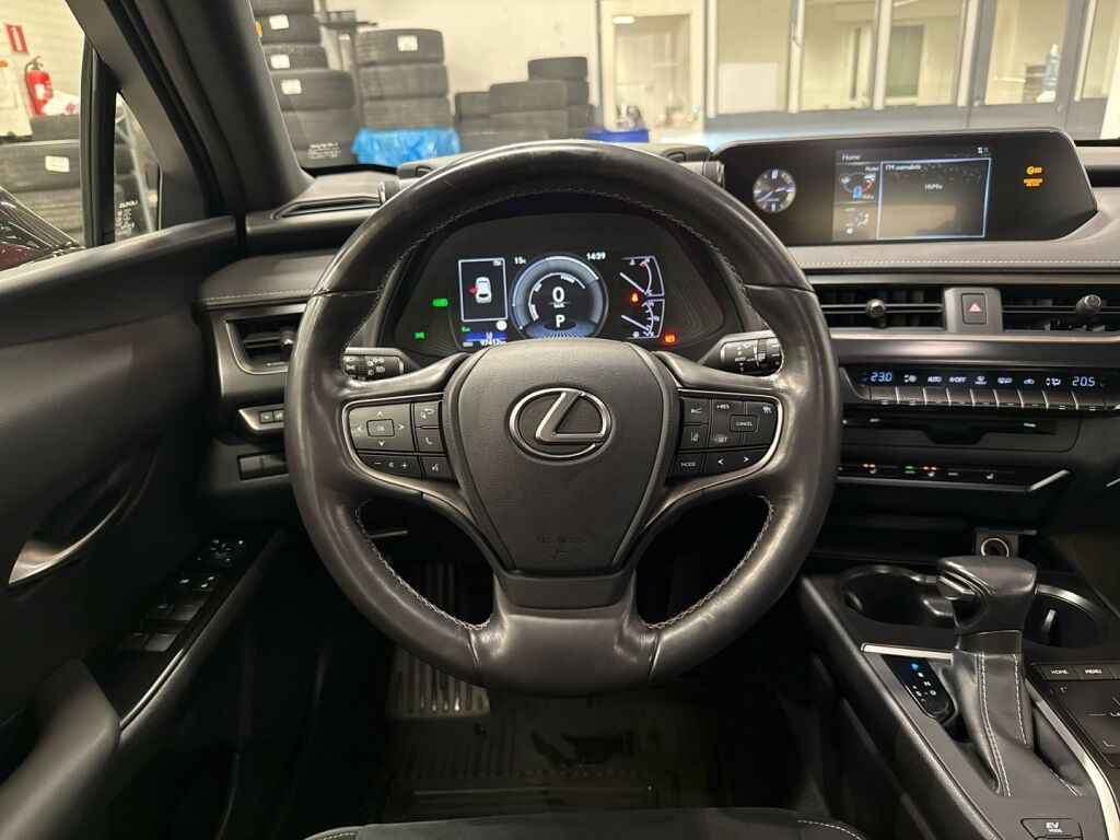 Lexus UX 2020 Punainen
