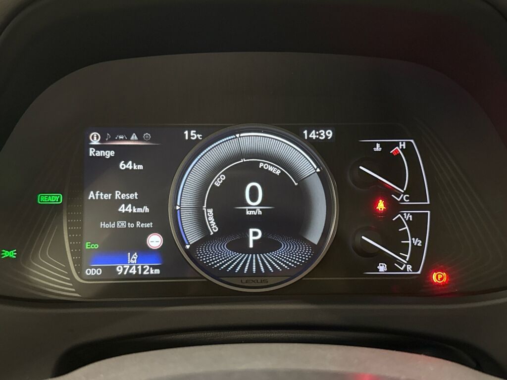 Lexus UX 2020 Punainen