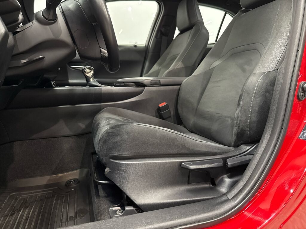 Lexus UX 2020 Punainen