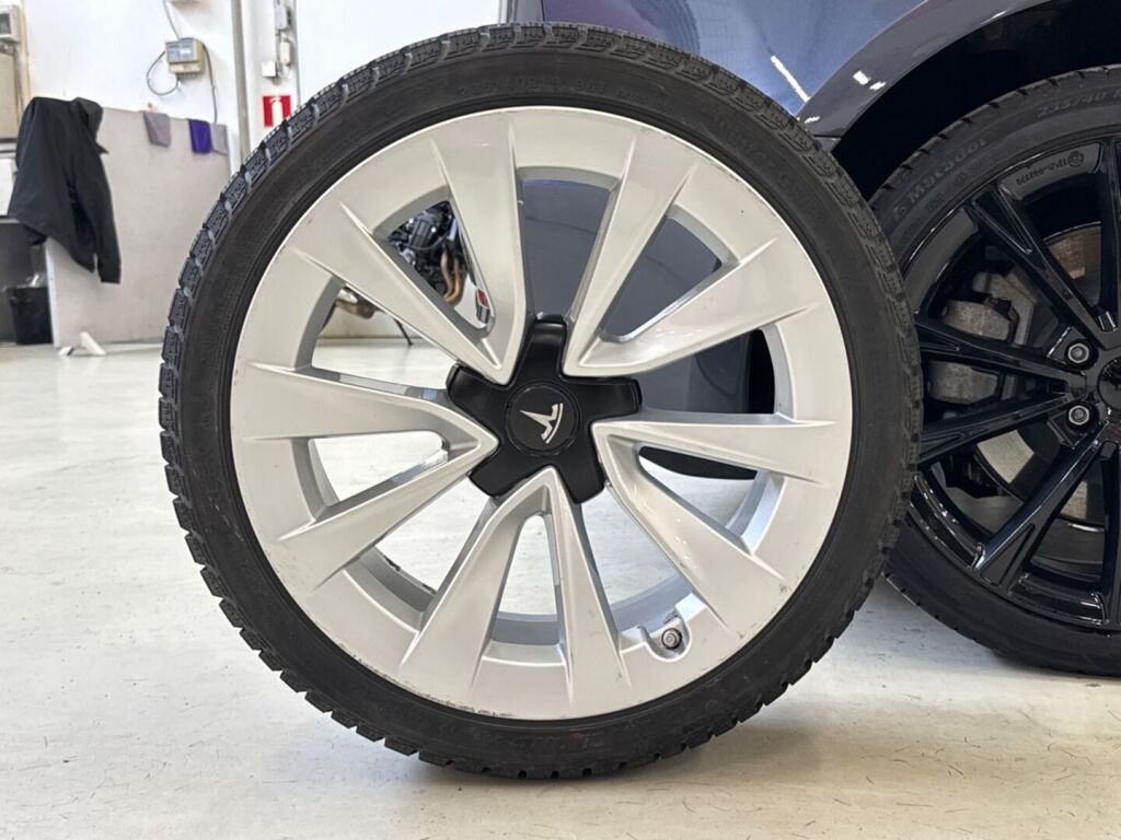 Tesla Model 3 2022 Harmaa