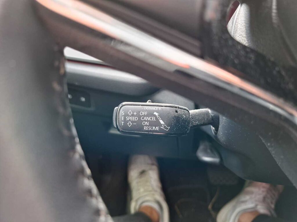 Skoda Octavia 2024 Musta
