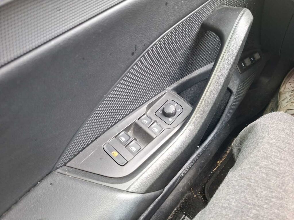 Skoda Octavia 2024 Musta
