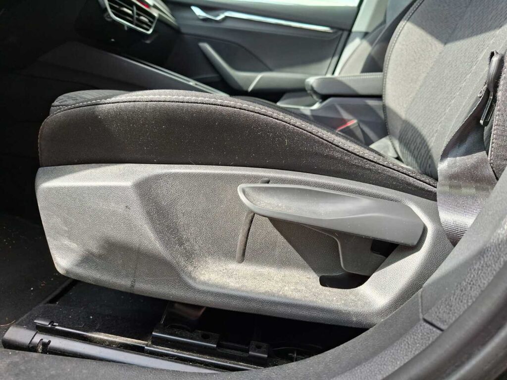 Skoda Octavia 2024 Musta