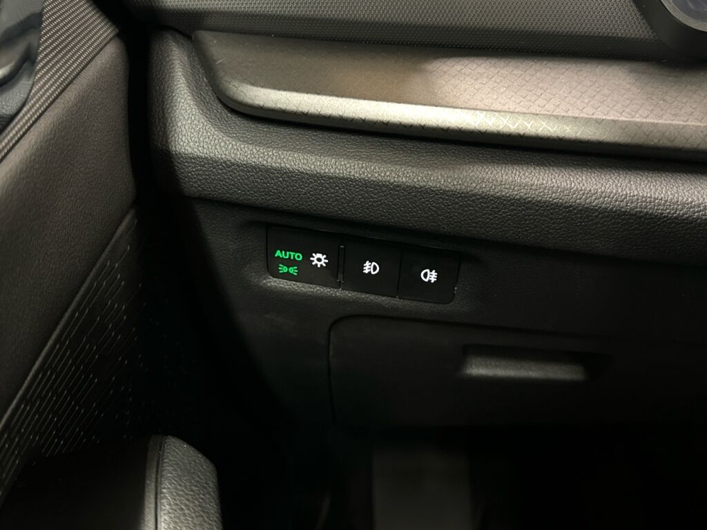 Skoda Octavia 2024 Valkoinen