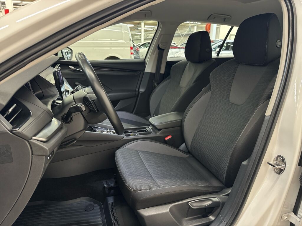 Skoda Octavia 2024 Valkoinen