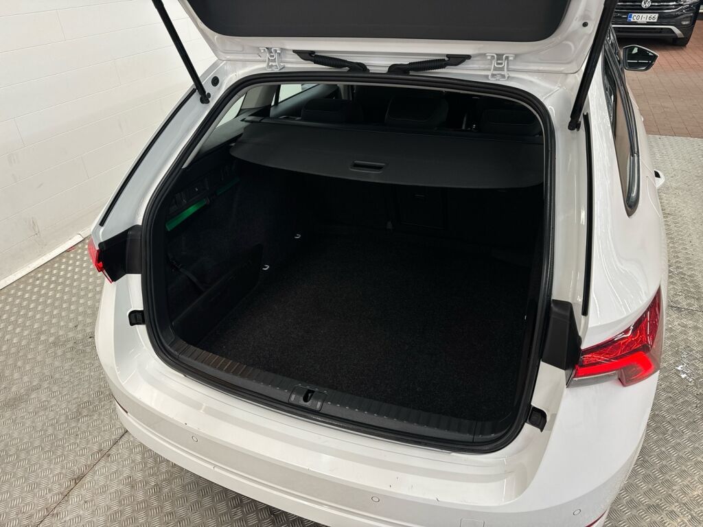 Skoda Octavia 2024 Valkoinen