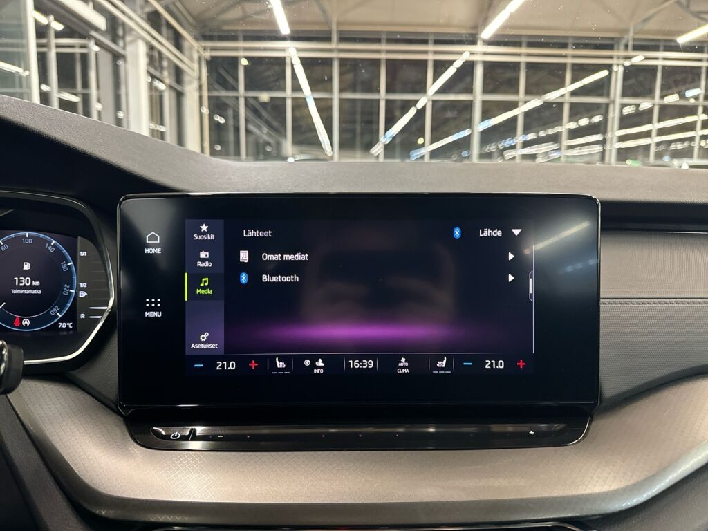 Skoda Octavia 2024 Valkoinen