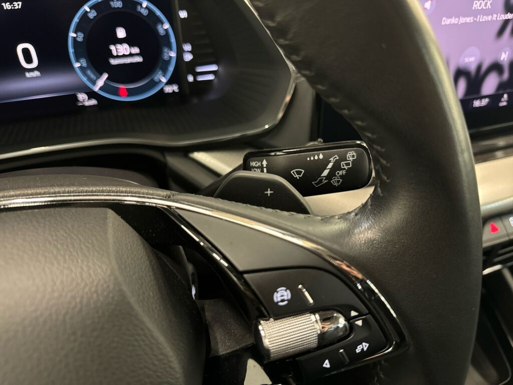 Skoda Octavia 2024 Valkoinen