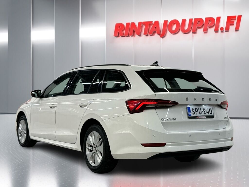 Skoda Octavia 2024 Valkoinen