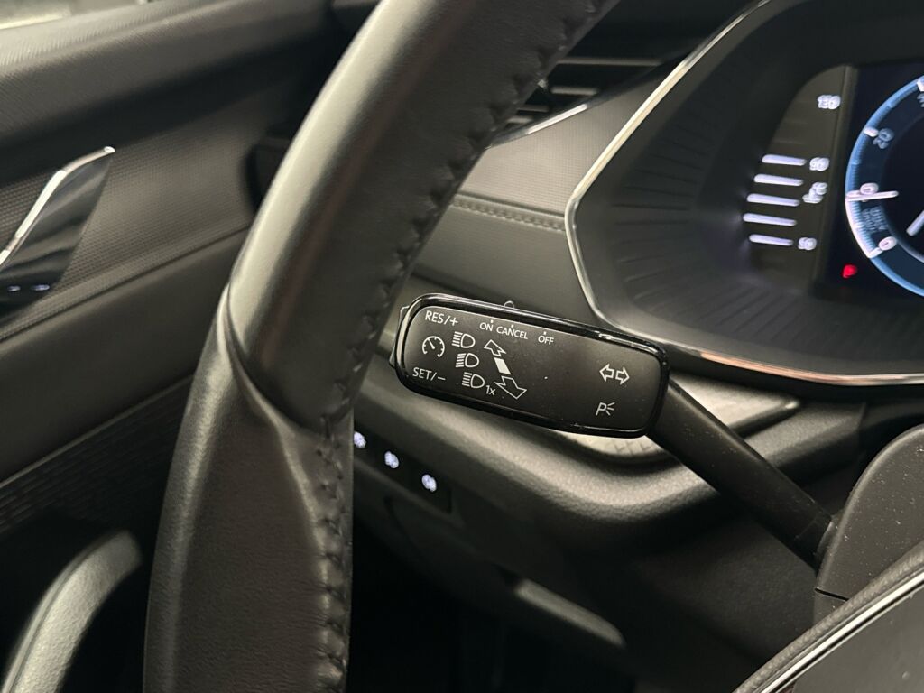 Skoda Octavia 2024 Valkoinen