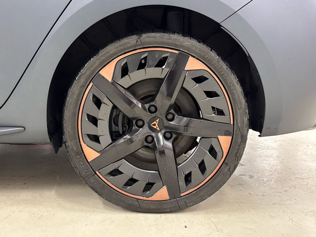 Cupra Leon 2021 Harmaa