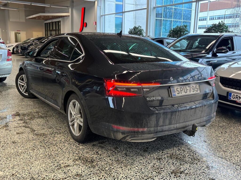 Skoda Superb 2020 Musta