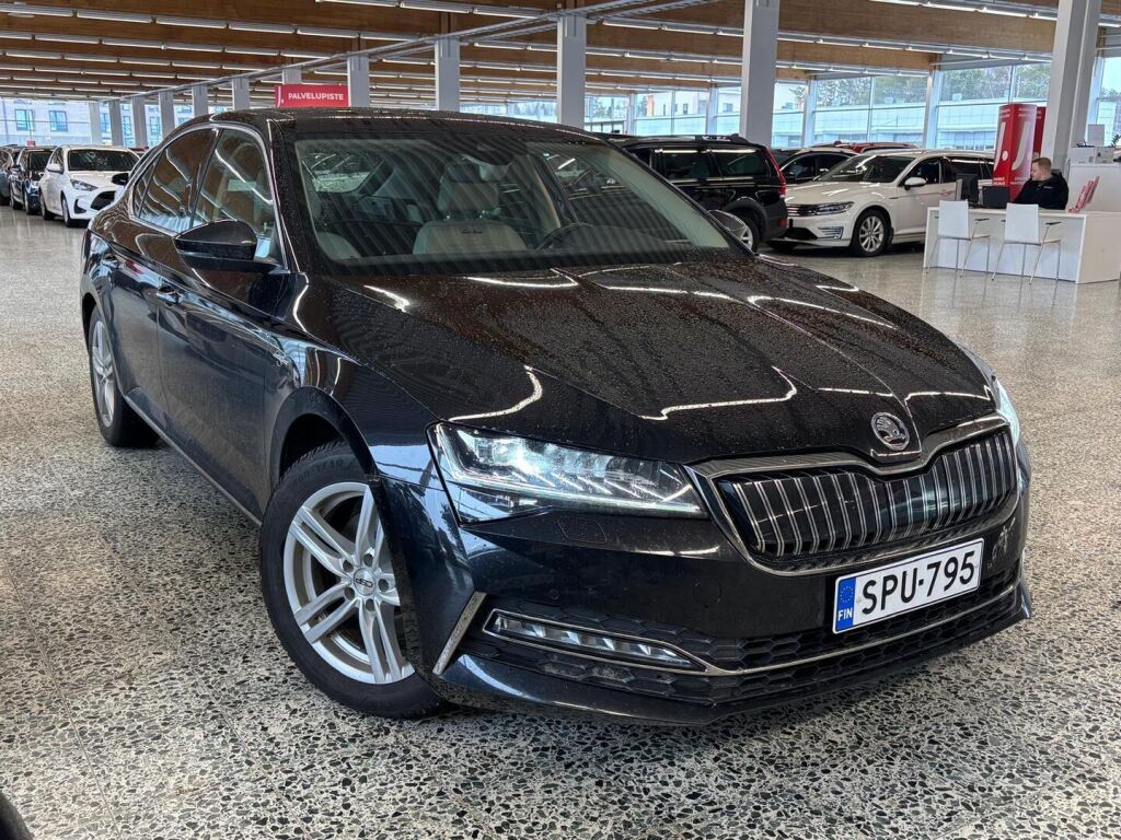 Skoda Superb 2020 Musta