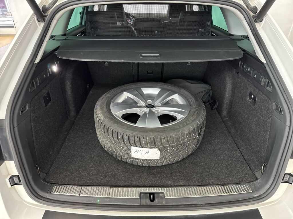 Skoda Superb 2020 Valkoinen