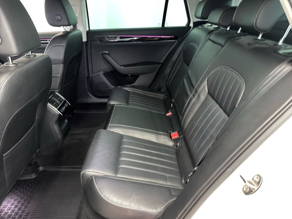 Skoda Superb 2020 Valkoinen