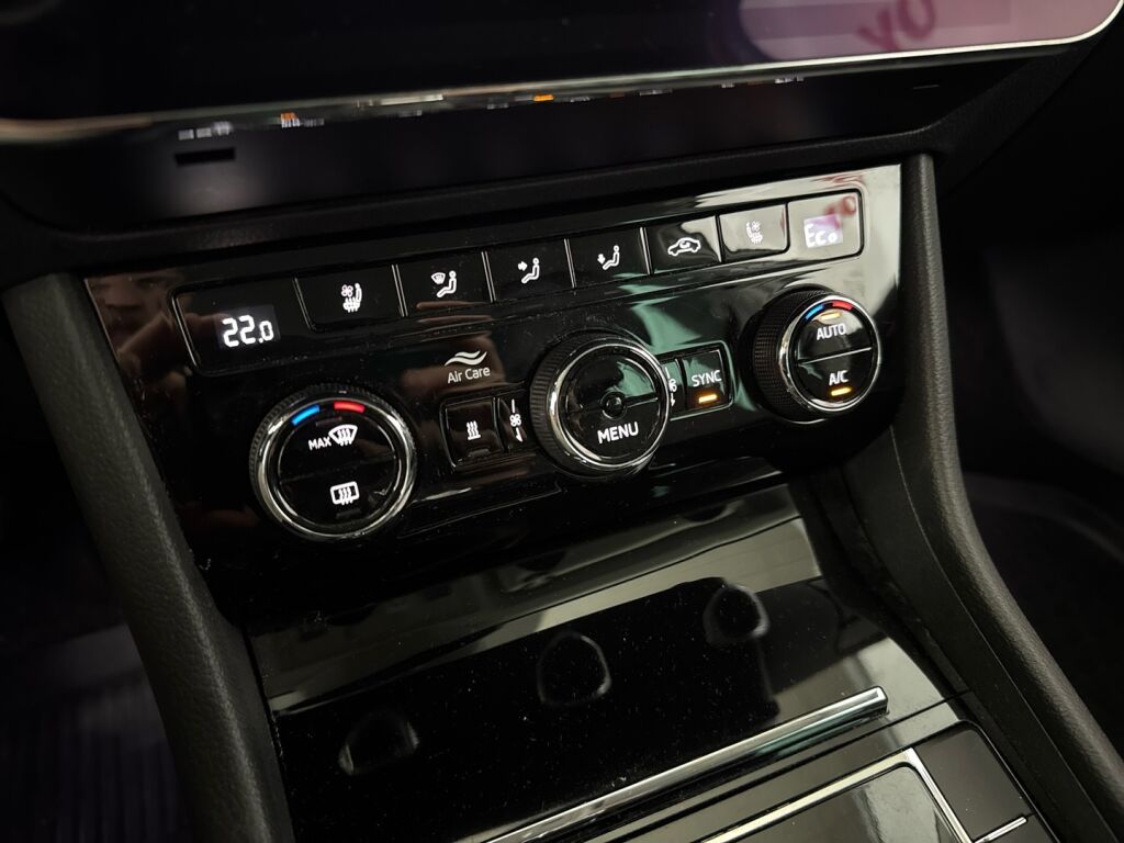 Skoda Superb 2020 Valkoinen