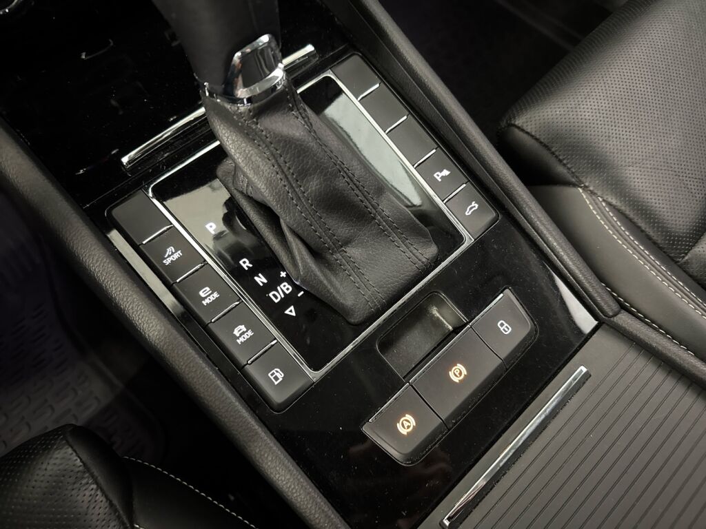 Skoda Superb 2020 Valkoinen