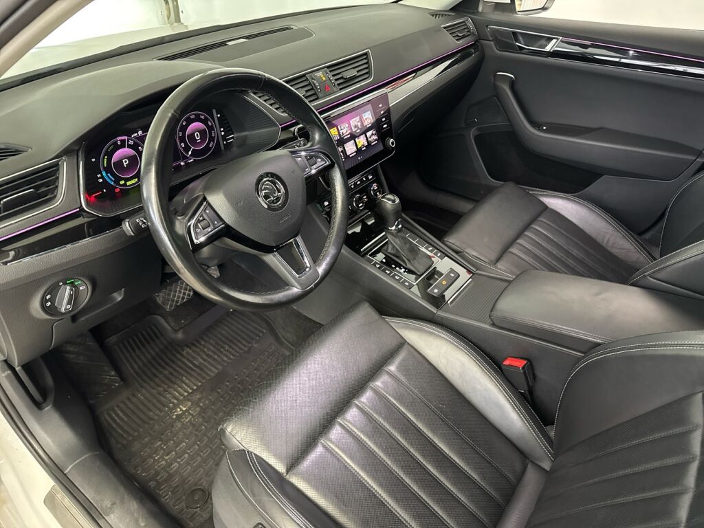 Skoda Superb 2020 Valkoinen