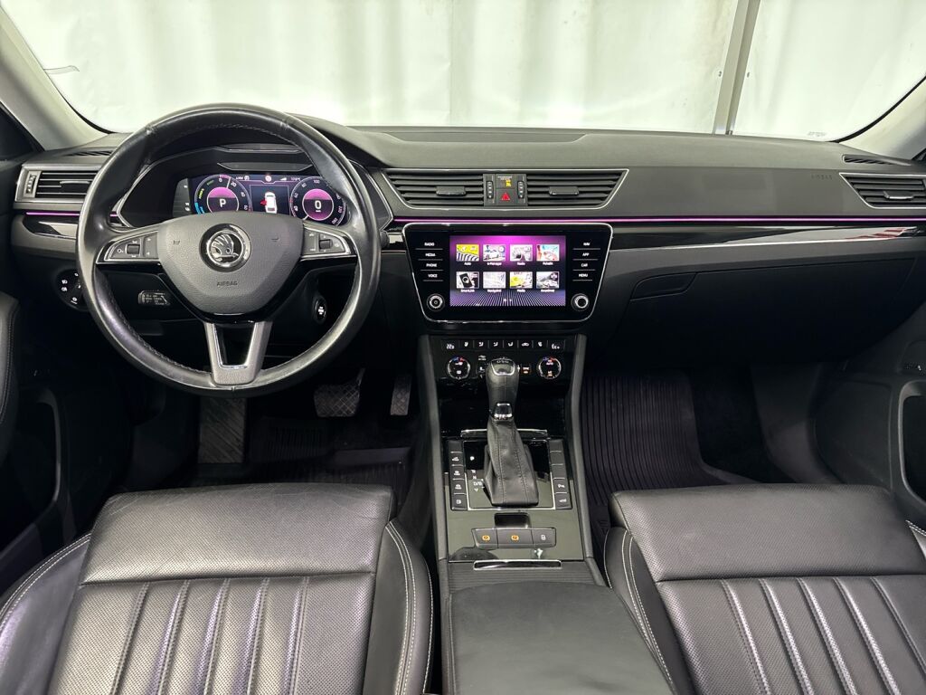 Skoda Superb 2020 Valkoinen