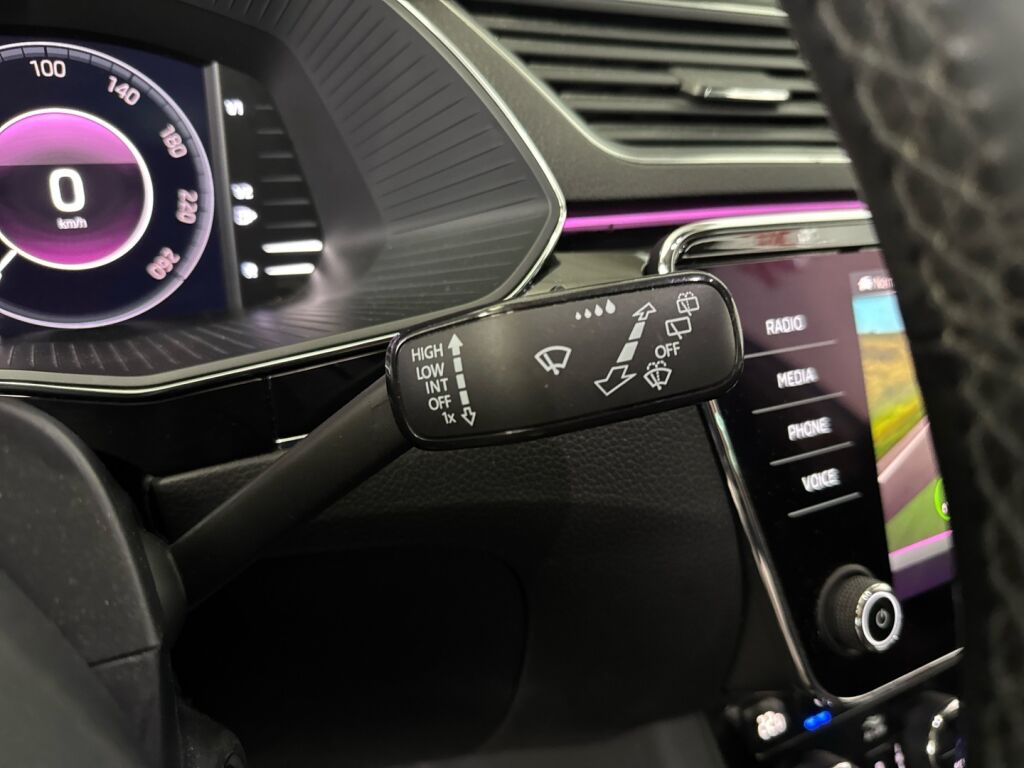 Skoda Superb 2020 Valkoinen