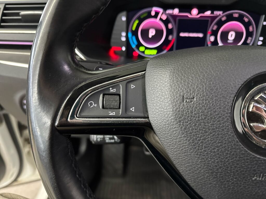 Skoda Superb 2020 Valkoinen