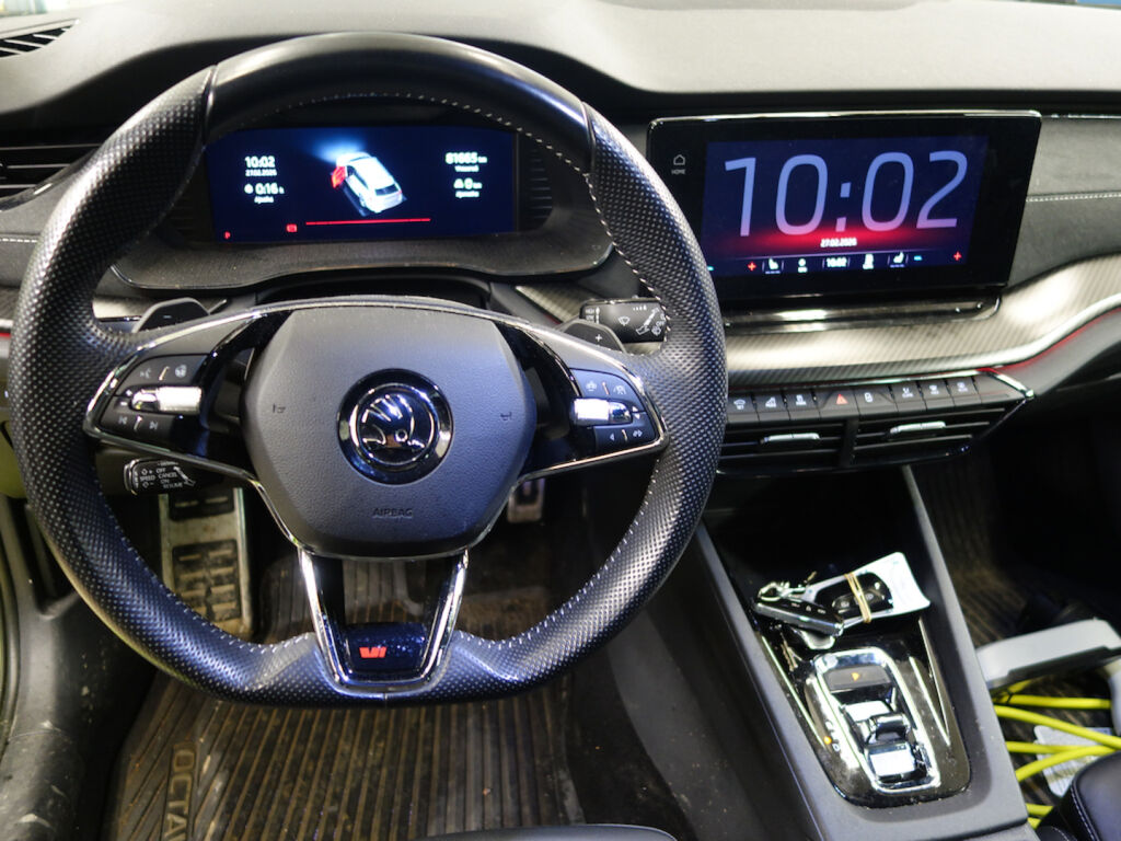 Skoda Octavia 2024 Metallinhohto Vihreä (Mamba Green)