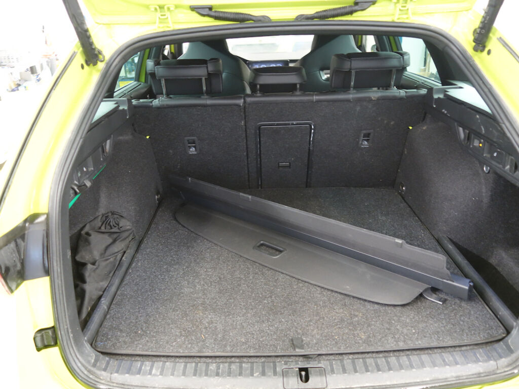 Skoda Octavia 2024 Metallinhohto Vihreä (Mamba Green)