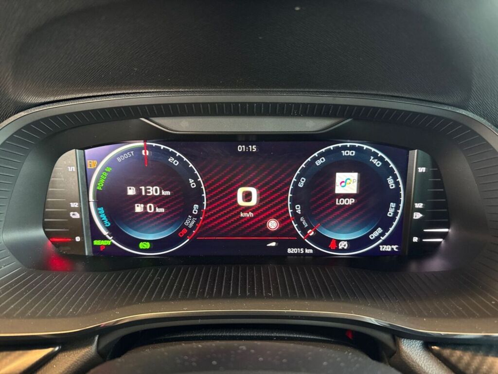 Skoda Octavia 2024 Metallinhohto Vihreä (Mamba Green)