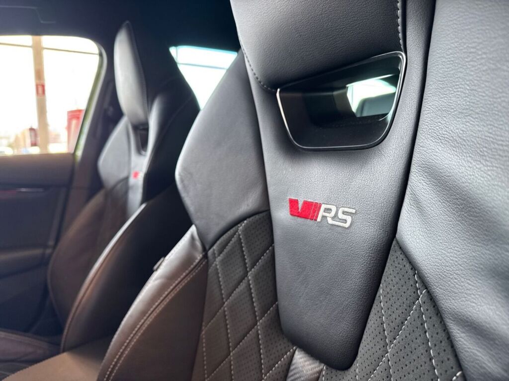 Skoda Octavia 2024 Metallinhohto Vihreä (Mamba Green)