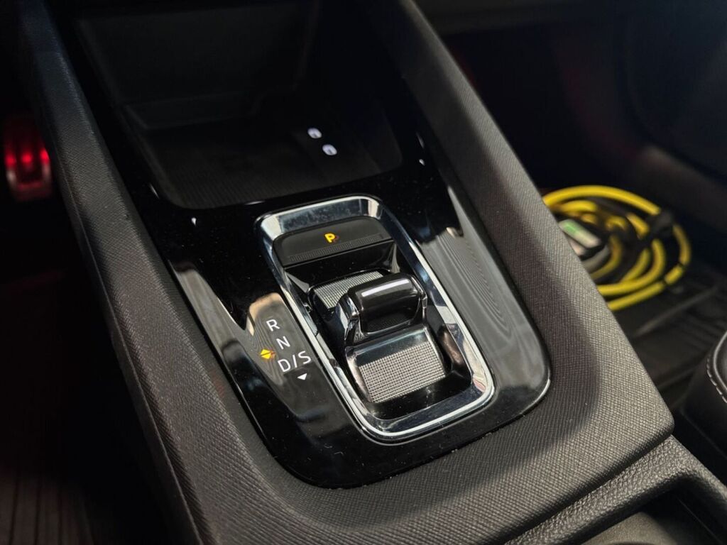 Skoda Octavia 2024 Metallinhohto Vihreä (Mamba Green)