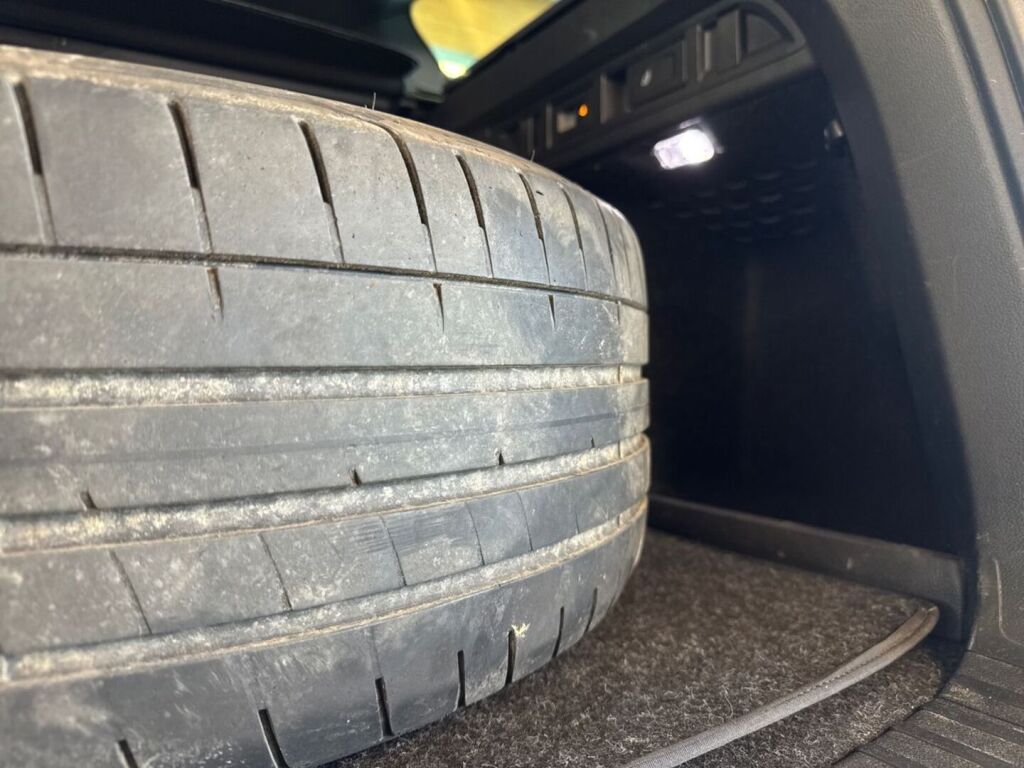 Skoda Octavia 2024 Metallinhohto Vihreä (Mamba Green)