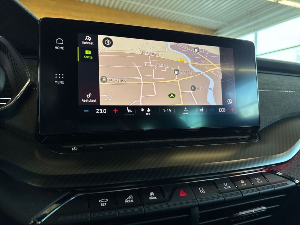 Skoda Octavia 2024 Metallinhohto Vihreä (Mamba Green)