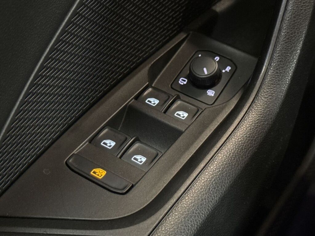 Skoda Octavia 2024 Valkoinen