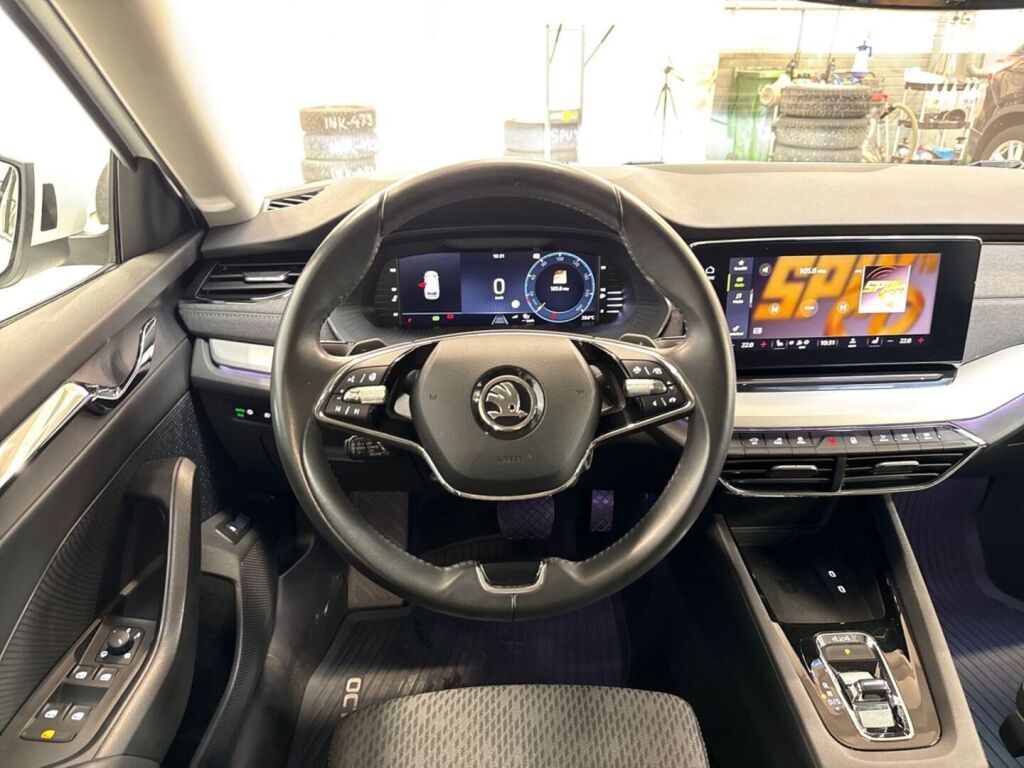 Skoda Octavia 2024 Valkoinen