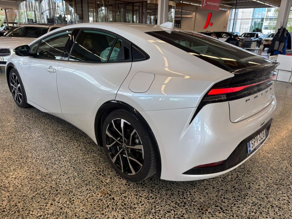 Toyota Prius Plug-in 2024 Valkoinen