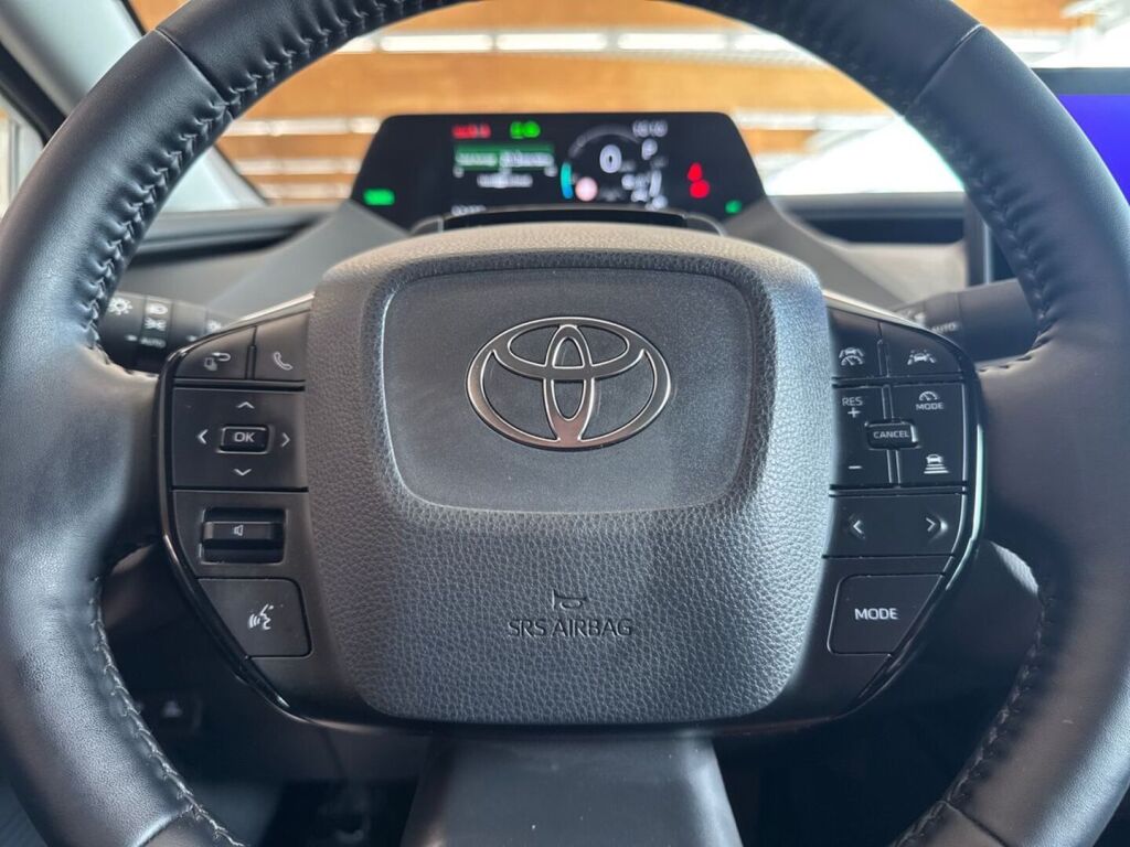 Toyota Prius Plug-in 2024 Valkoinen