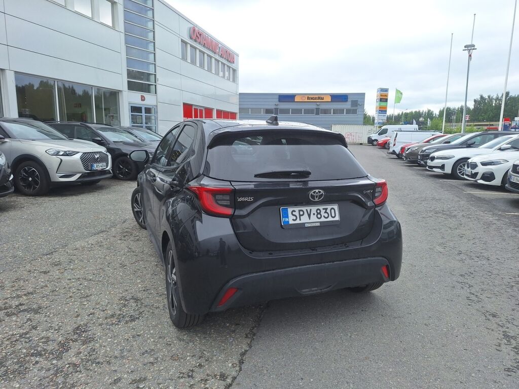 Toyota Yaris 2024 Musta