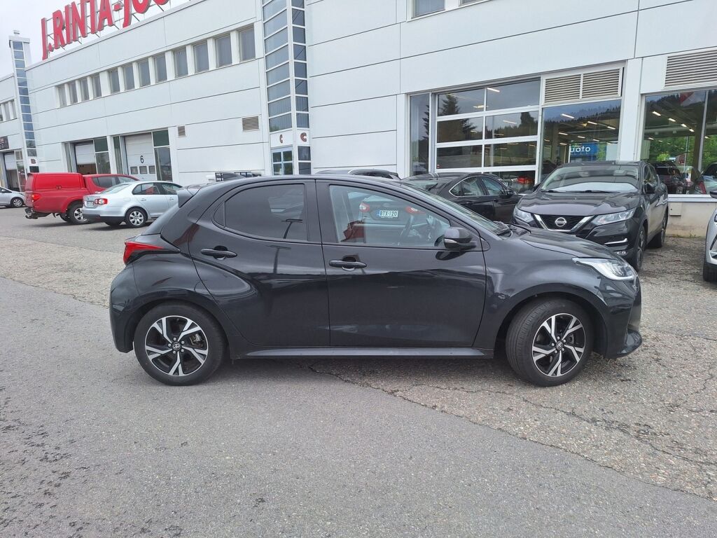 Toyota Yaris 2024 Musta