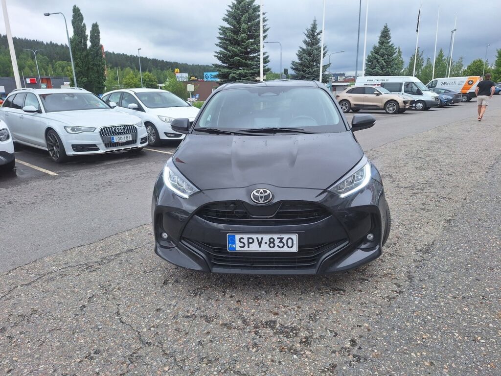Toyota Yaris 2024 Musta