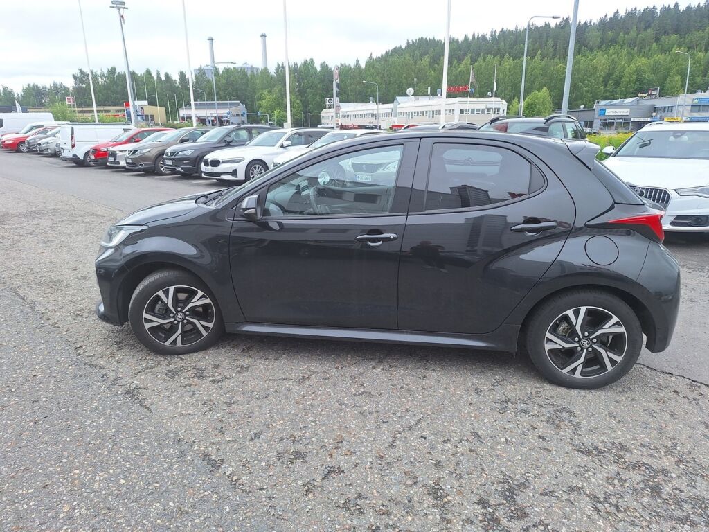 Toyota Yaris 2024 Musta
