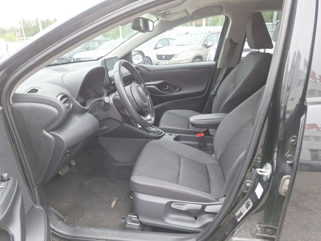 Toyota Yaris 2024 Musta