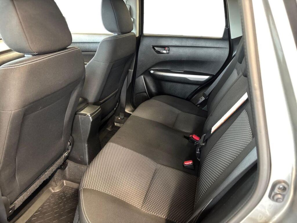 Suzuki Vitara 2024 Harmaa