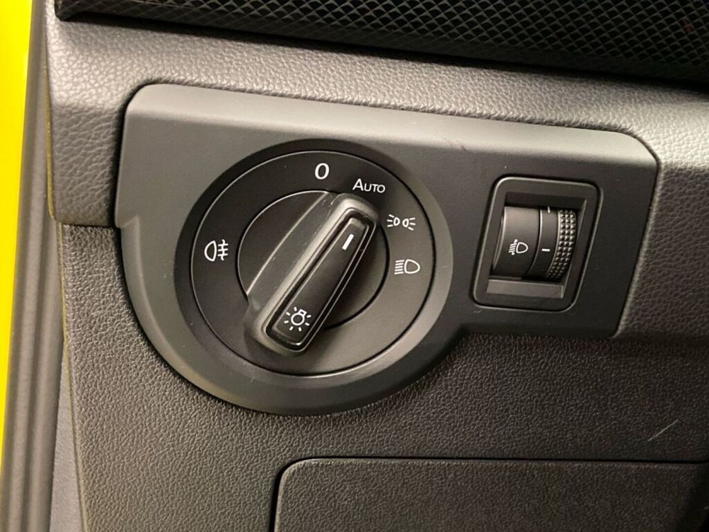 Volkswagen T-Cross 2024 Keltainen