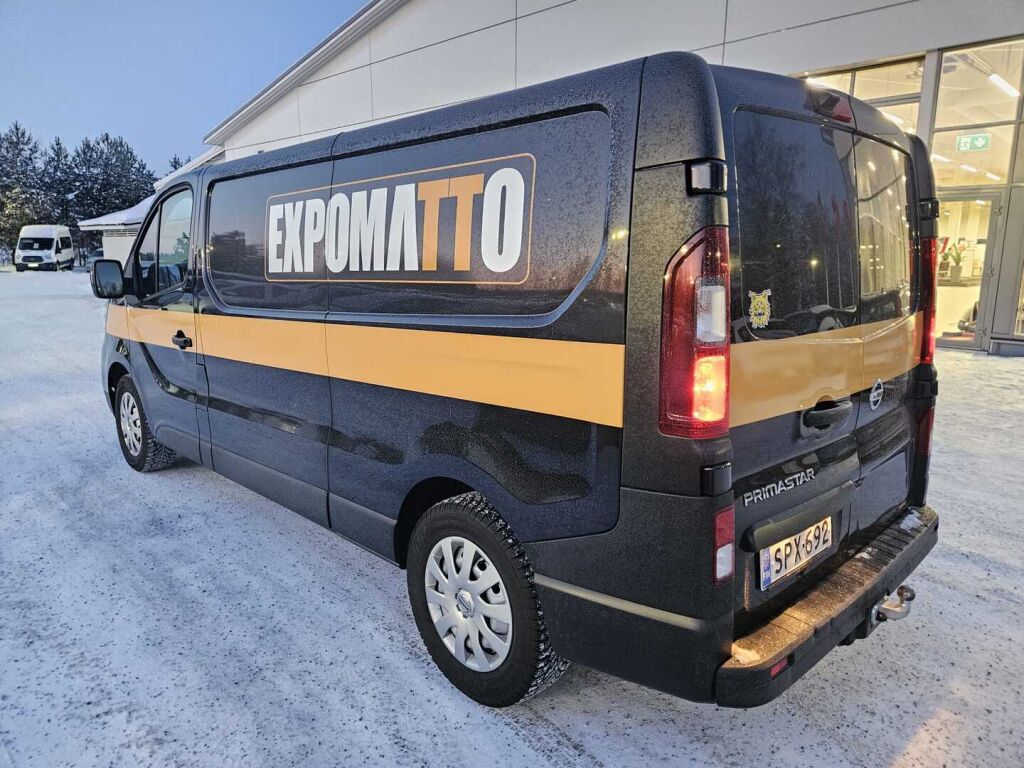Nissan Primastar 2024 Musta