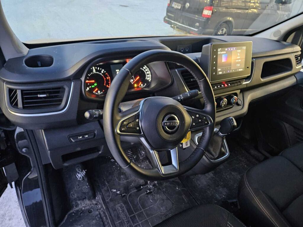 Nissan Primastar 2024 Musta