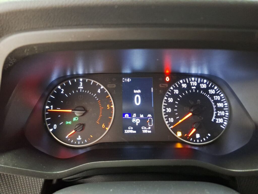 Nissan Primastar 2024 Musta