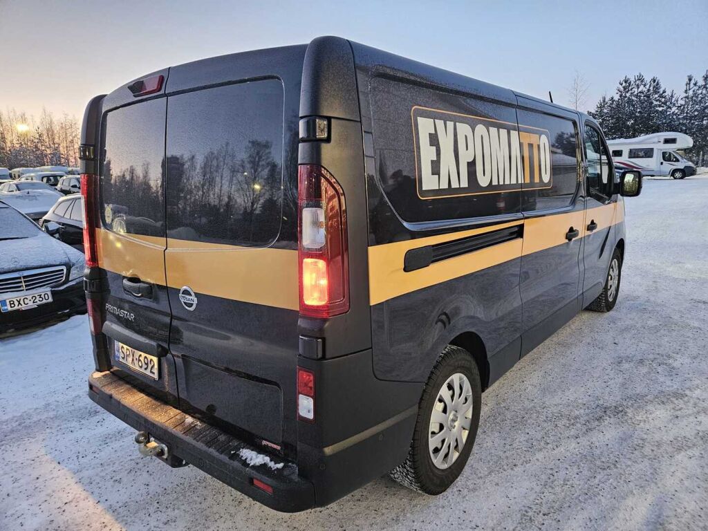 Nissan Primastar 2024 Musta