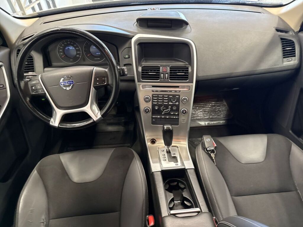 Volvo XC60 2009 Valkoinen