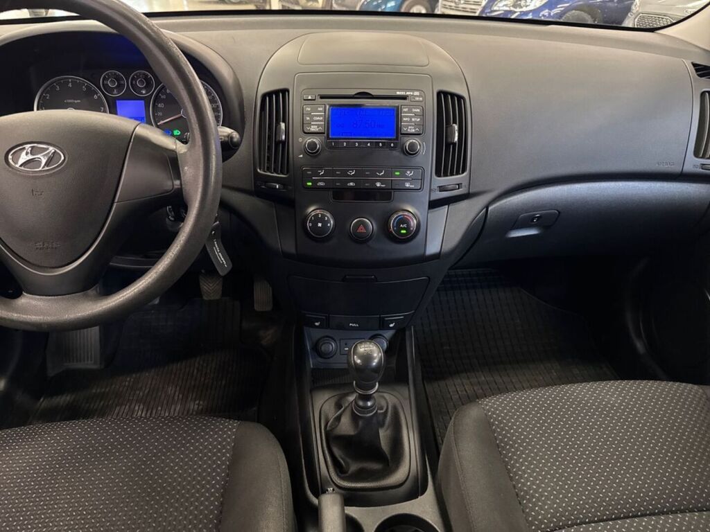 Hyundai i30 2010 Hopea